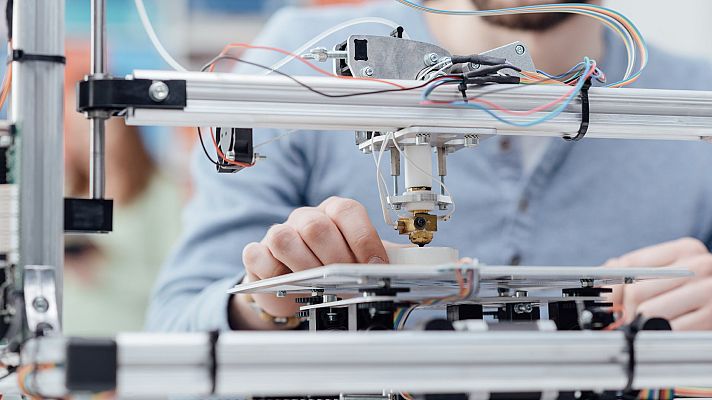 Telediario 1 - Descubierto un taller ilegal de impresión de armas en 3D