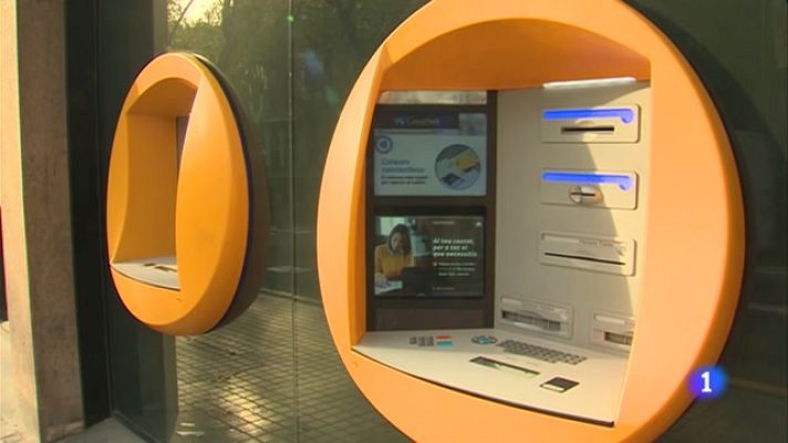 L'Informatiu - Caixabank rebaixa els acomiadaments en 500 persones