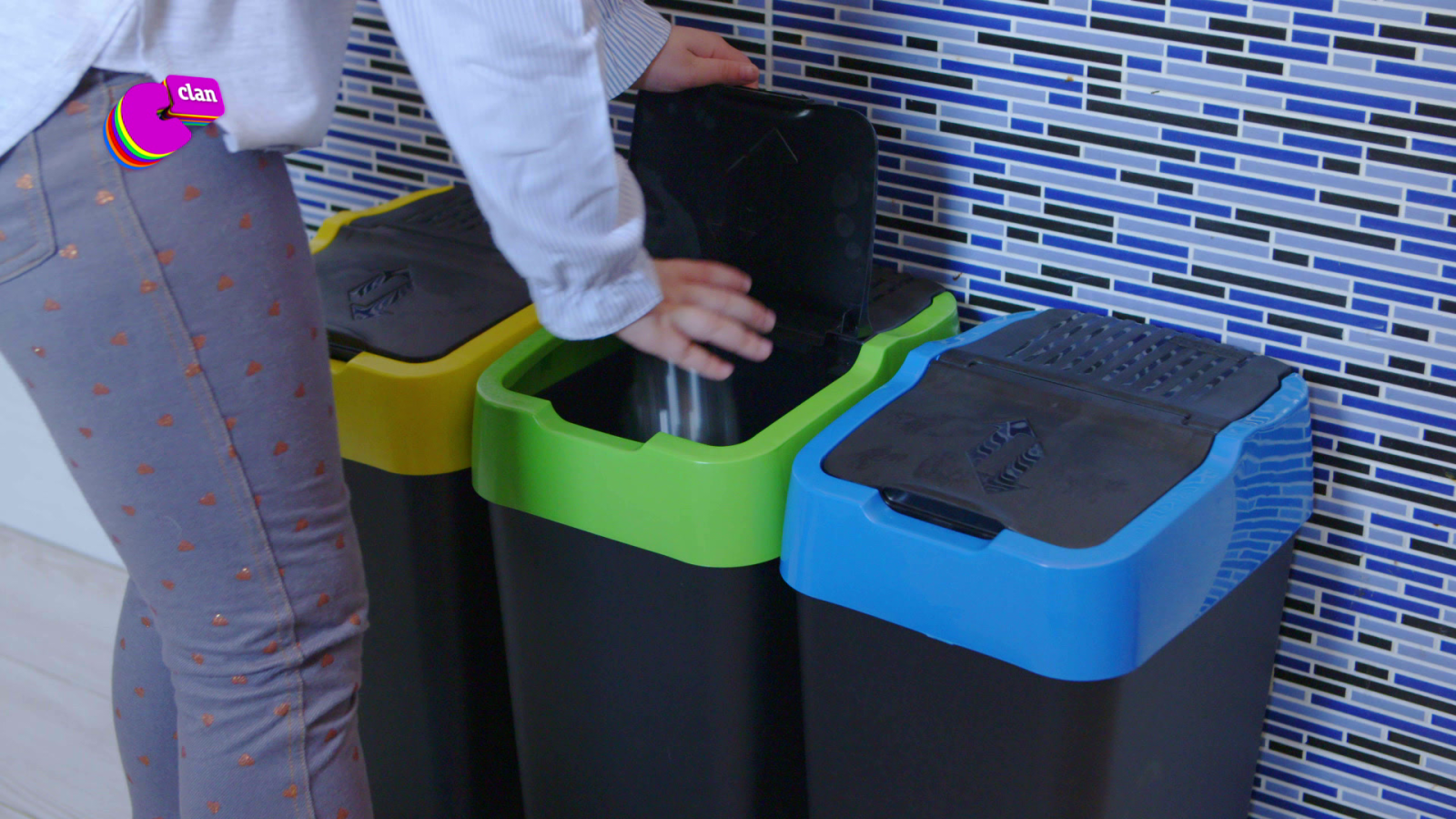 CAMPAÑA 'RECICLAJE' - Frascos y botellas de vidrio al contenedor verde - El mes de... | Ver