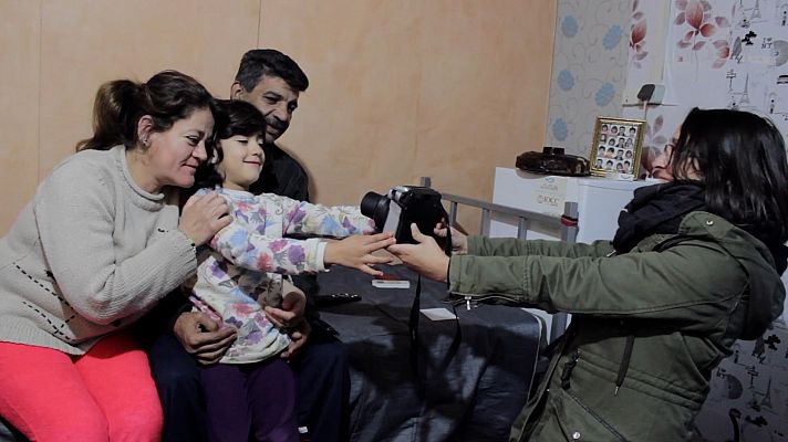 Detrás del instante - Estela Castro y el proyecto de Fotografía Española Solidaria