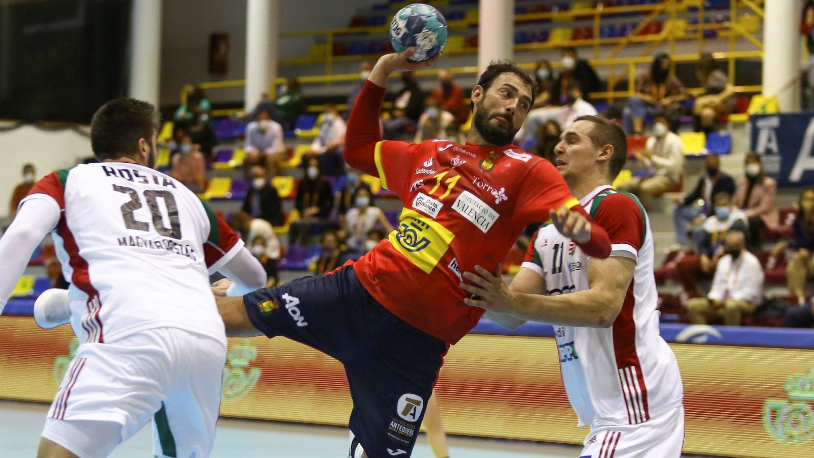 Los Hispanos chocan con la Hungría de Mikler | Ver