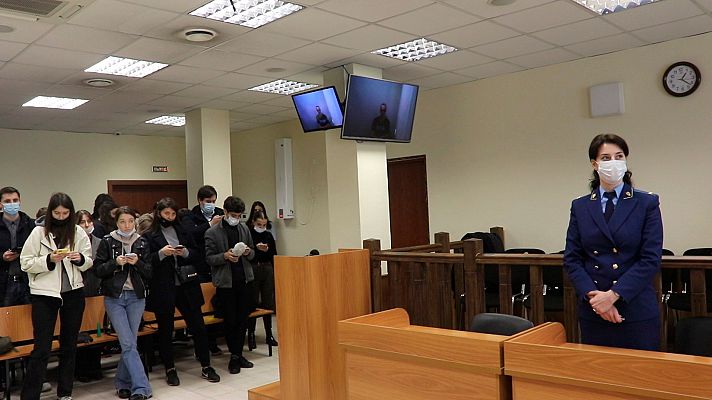 Informativo 24h - Navalny: "Me he mirado en el espejo y he visto un esqueleto"