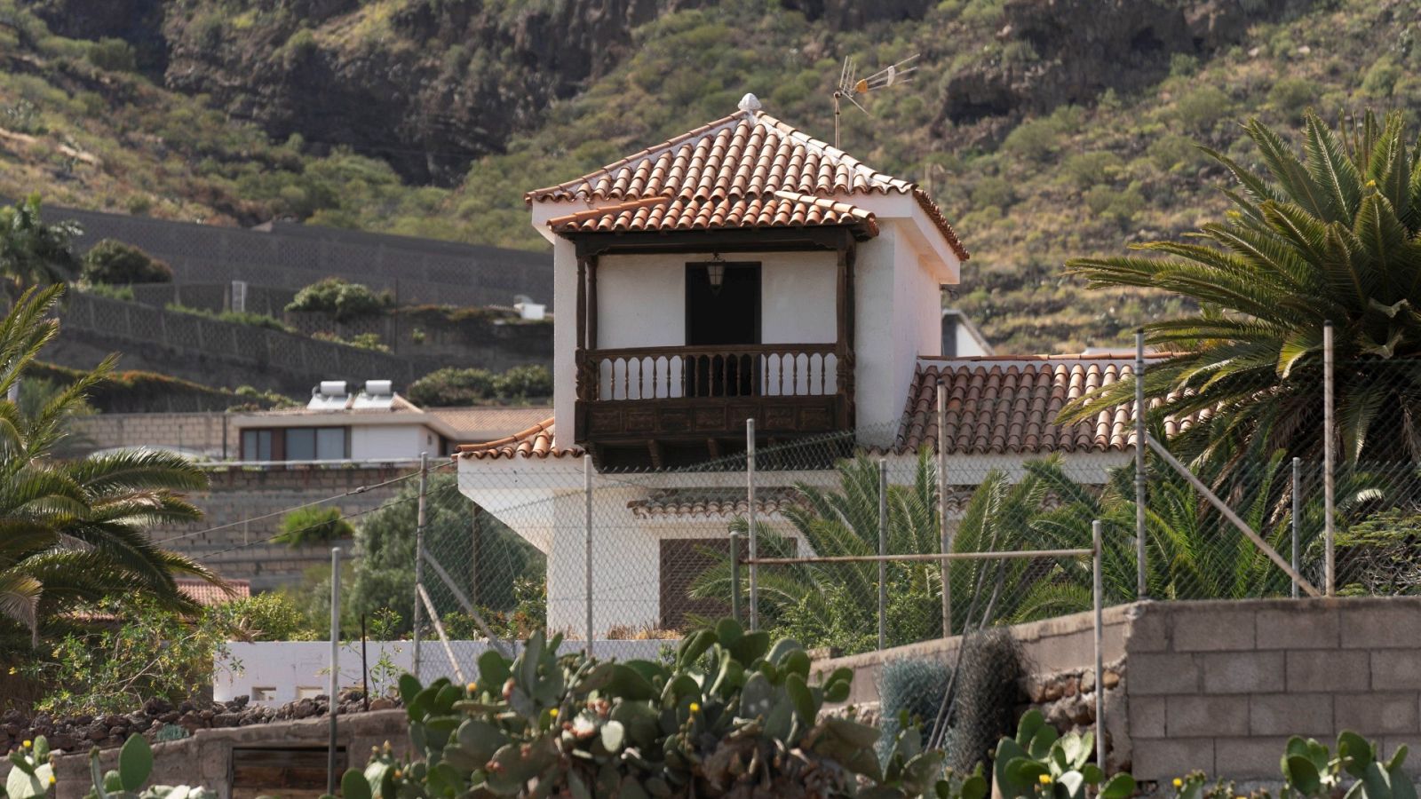 Se reanuda la búsqueda por tierra, mar y aire del padre y sus dos hijas desaparecidas en Tenerife