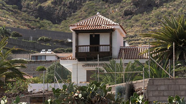 Telediario 1 - Se reanuda la búsqueda por tierra, mar y aire del padre y sus dos hijas desaparecidas en Tenerife