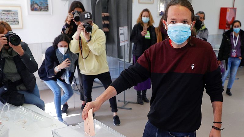 Elecciones 4M - Pablo Iglesias vota en un colegio de Galapagar - Informativo 24h | Ver