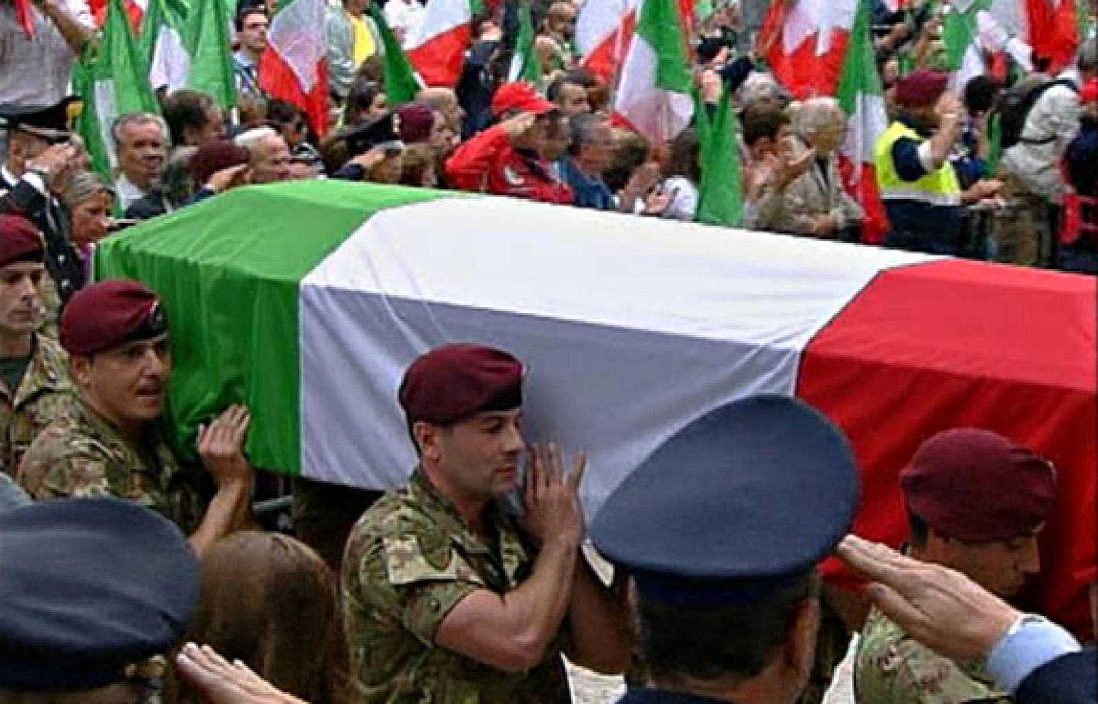 Italia despide entre aplausos a los seis soldados muertos en Afganistán