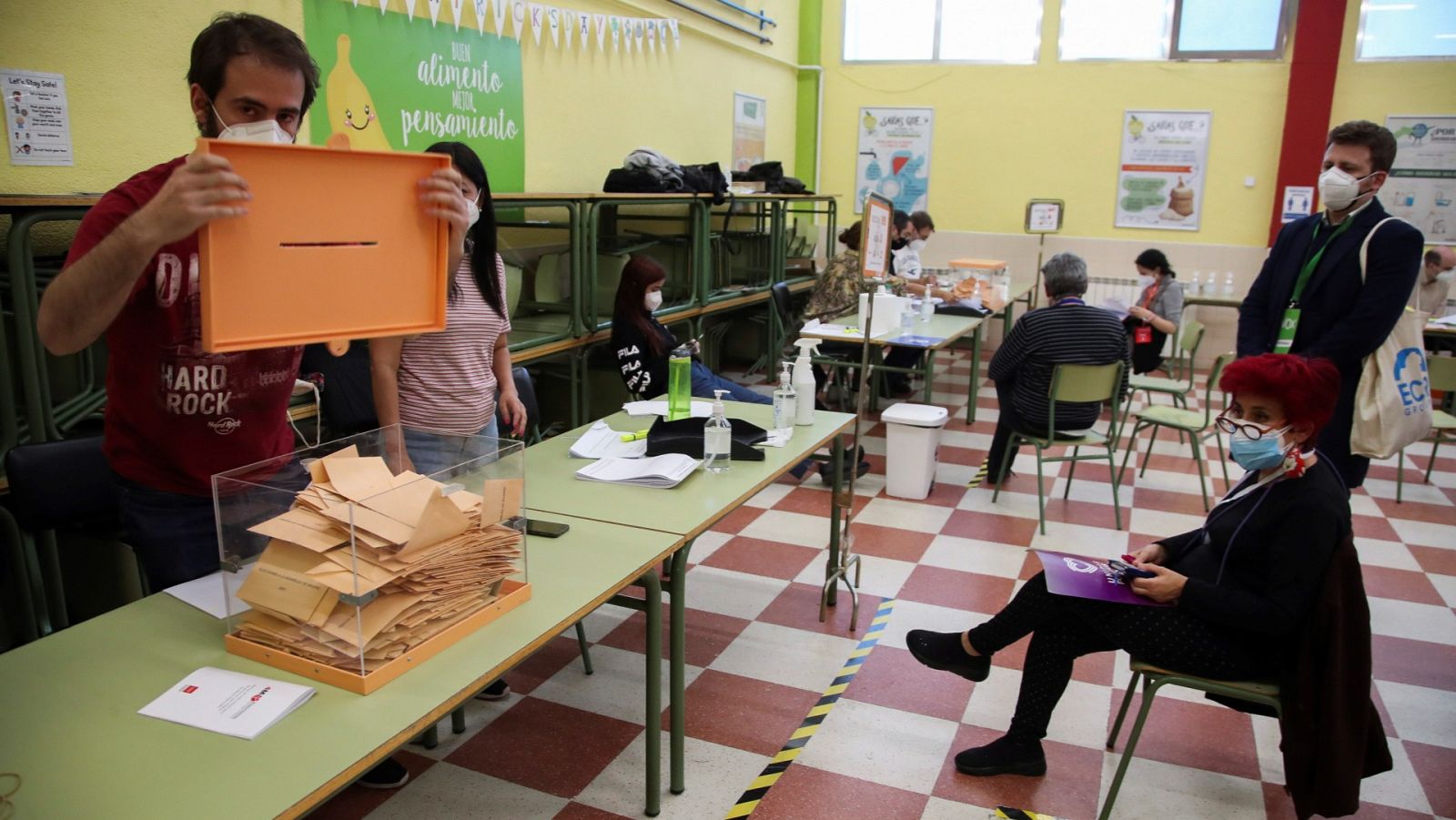 Especial informativo - 4M Madrid decide   - ver ahora