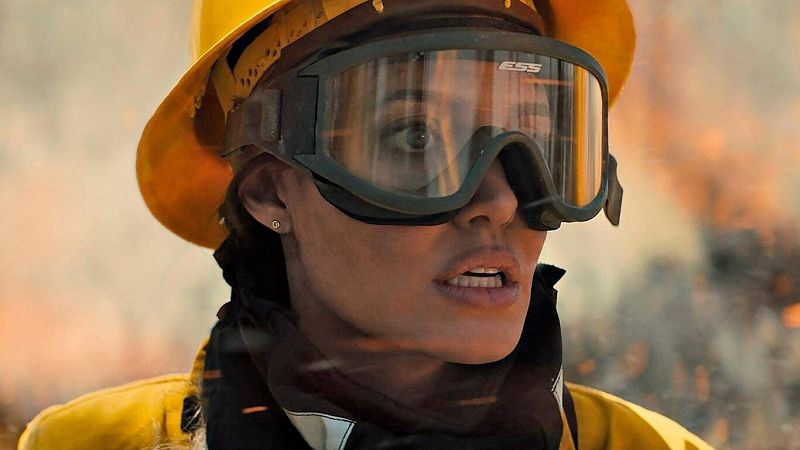 Angelina Jolie se mete en la piel de una bombera en su nueva película