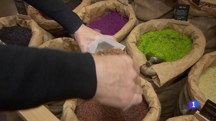 Telediario 1 - La compra a granel, al alza