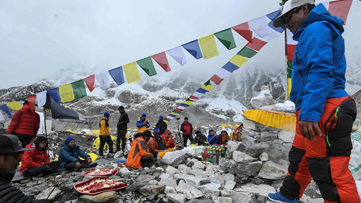 Telediario 1 - El COVID se abre paso en el Himalaya