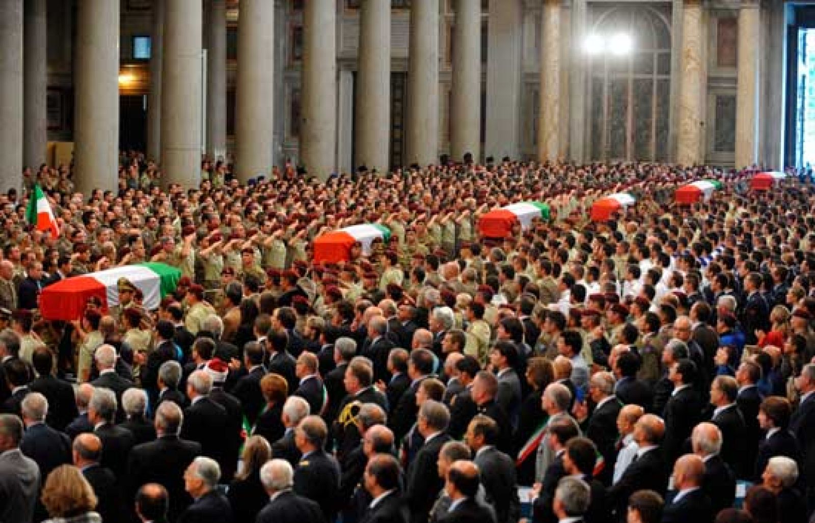 El general McChrystal sostiene que la misión en Afganistán fracasará si no se envían más militares | Ver