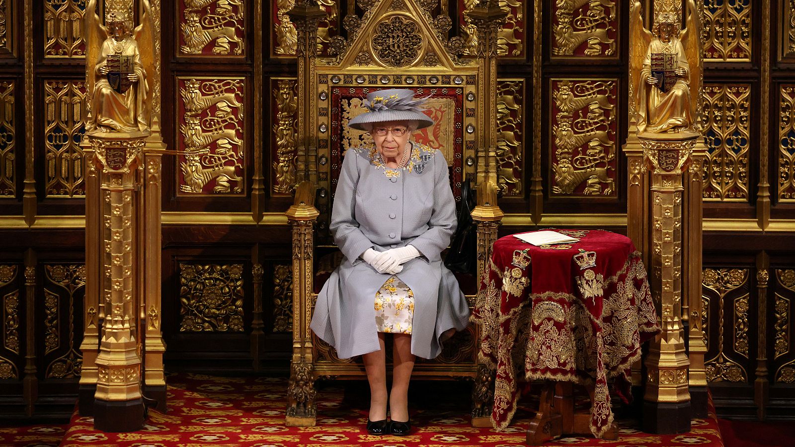 La Hora de La 1 - Isabel II reaparece tras la muerte de Felipe y lanzará una línea de cerveza