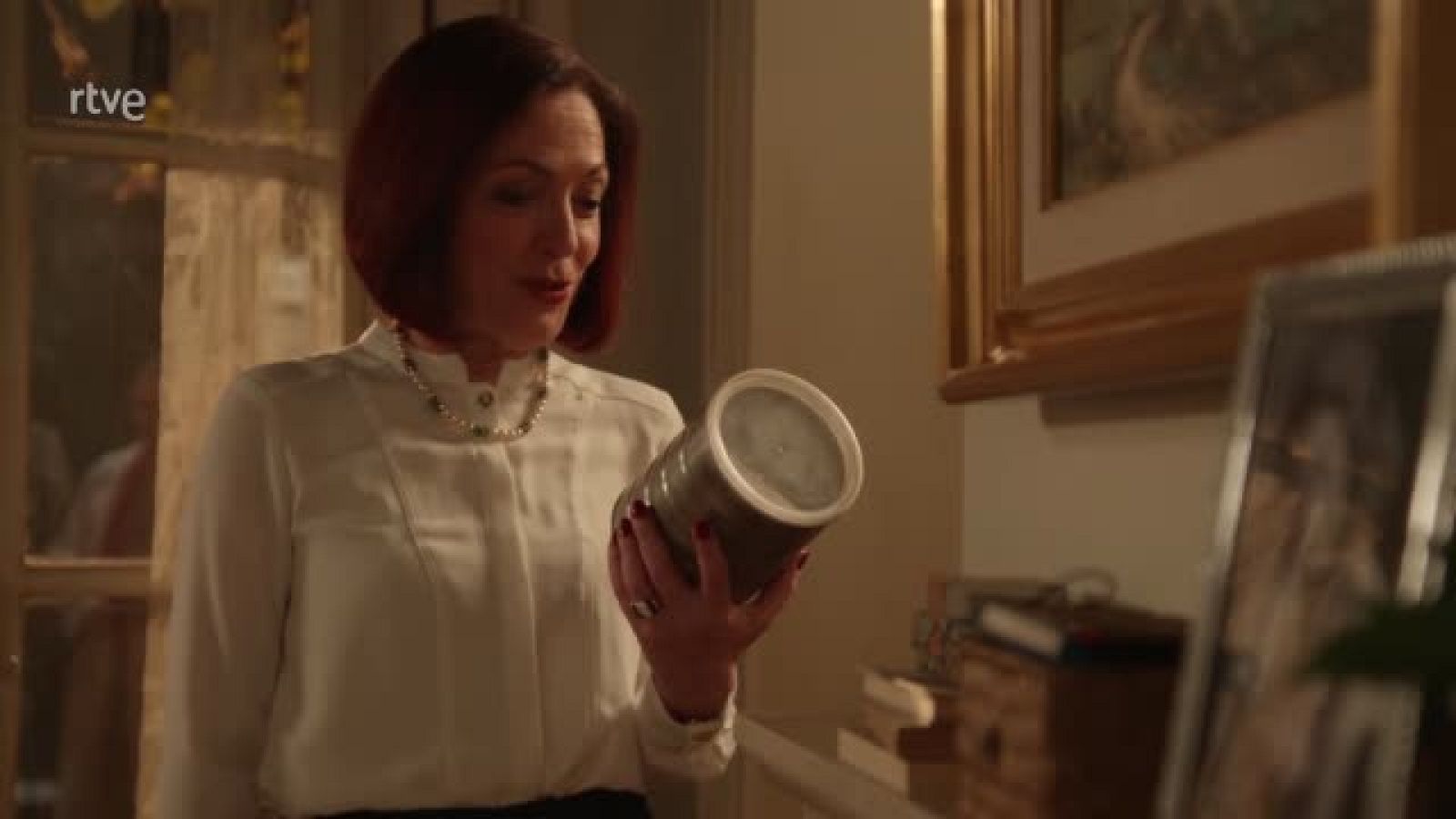 Julia cuenta a su madre que no estaba embarazada