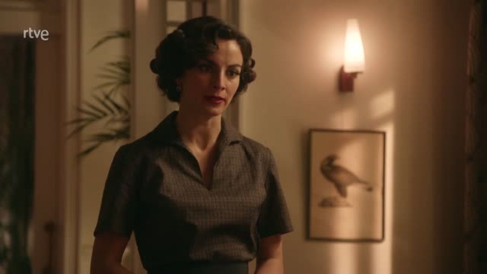 Patricia investiga el contenido de los camiones