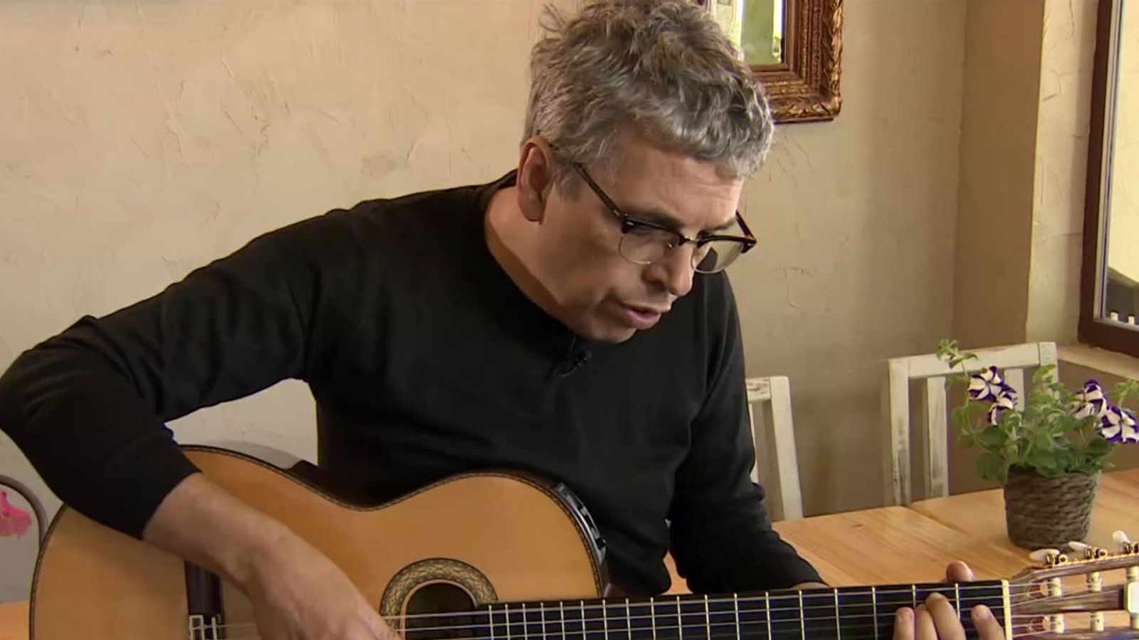 'El viaje', el nuevo disco del cantautor Pedro Guerra- RTVE.es | Ver