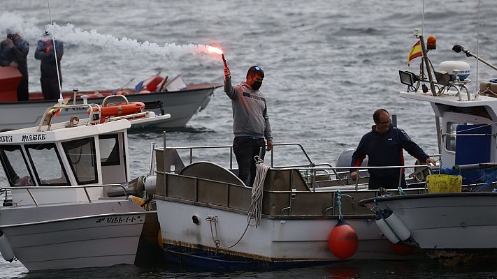 Telexornal - Galicia - A frota de baixura rexeita o regulamento de control pesqueiro