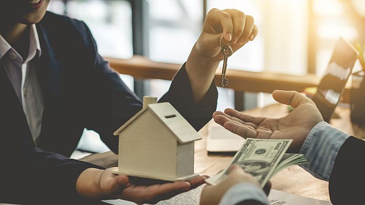 La hora de La 1 - La compraventa de viviendas sube un tercio en marzo