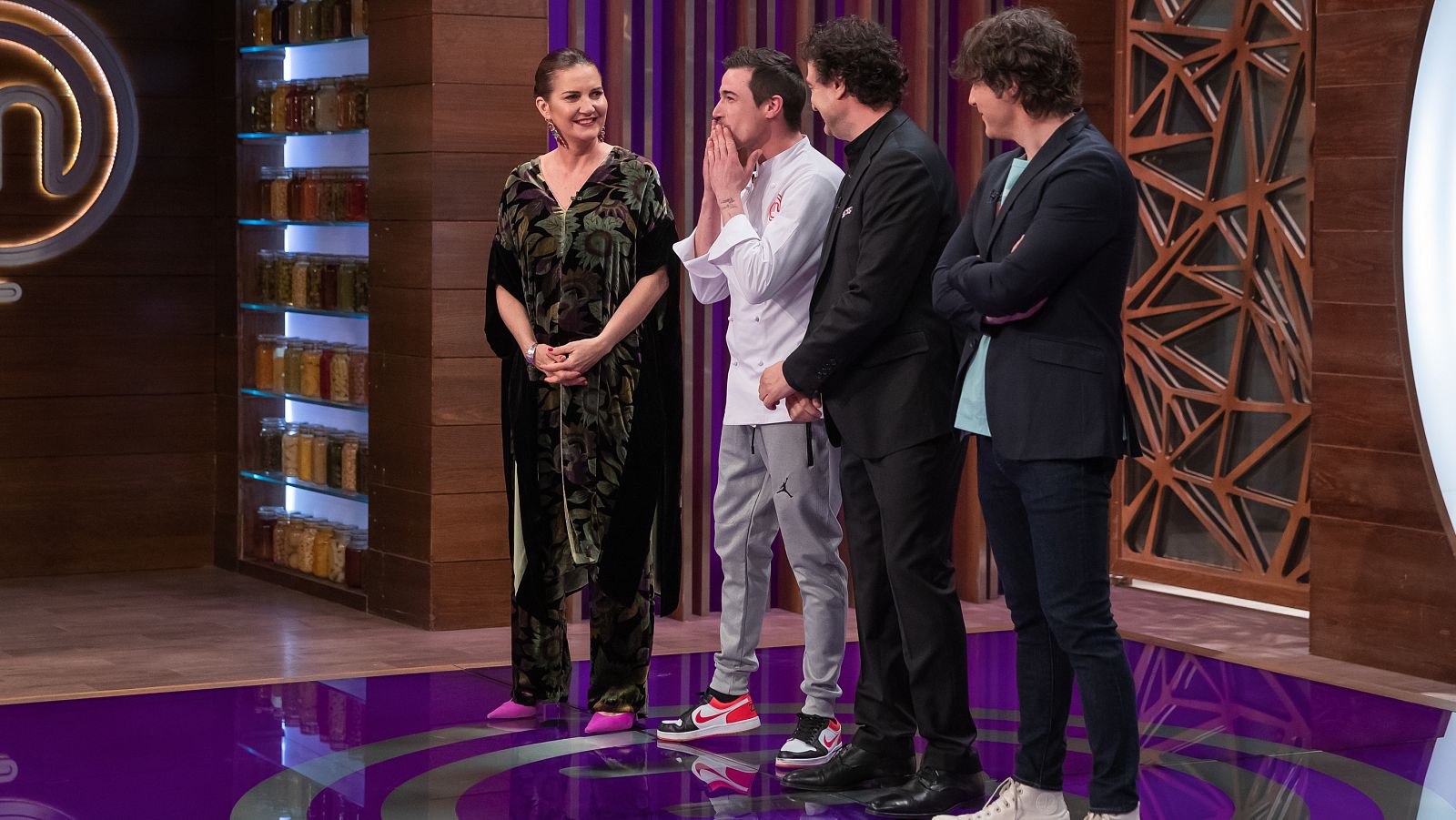 El buen rollo de Juanjo Ballesta inunda las cocinas | Ver