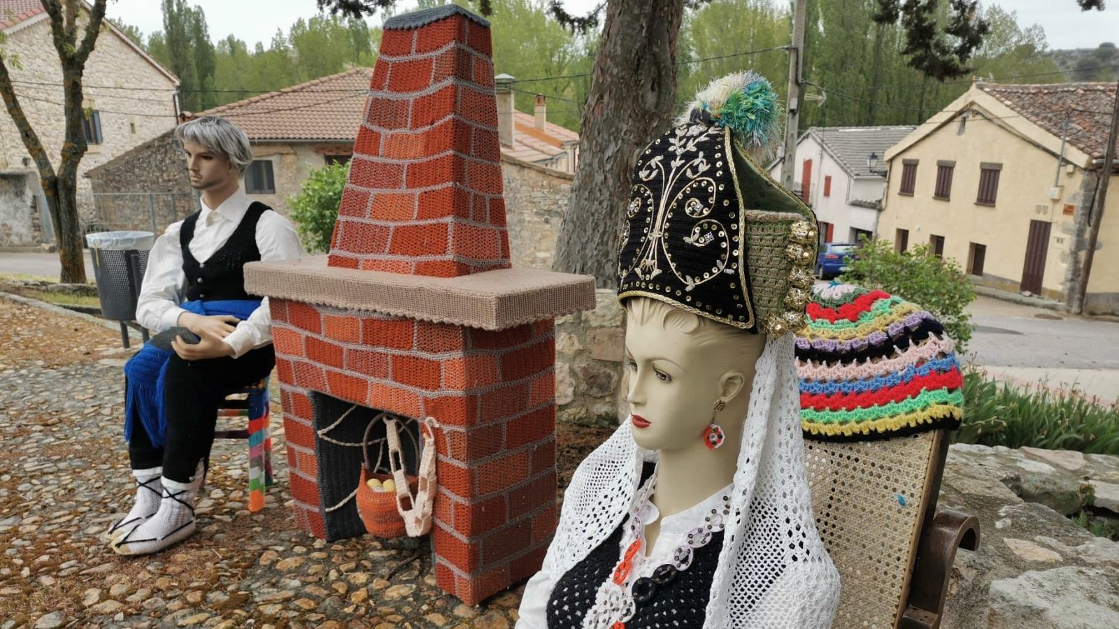 Internet llega a la "villa del ganchillo" - España Directo | Ver