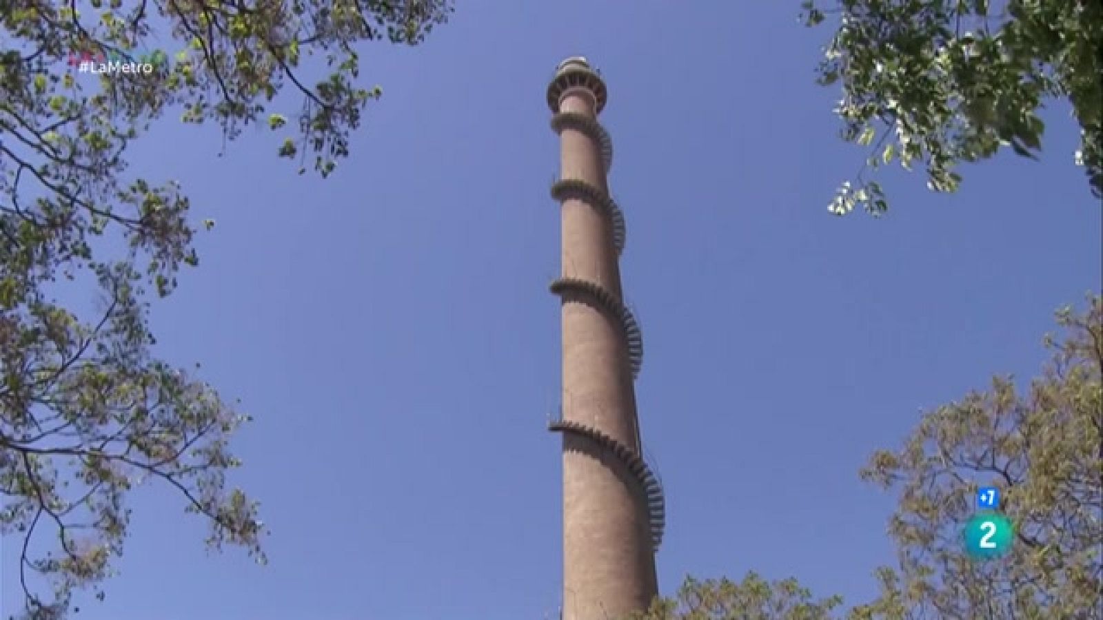 A Terrassa, veiem una prova pilot amb drons per saber l'estat de conservació de les xemeneies industrials, coneixem un sistema per tal que joves aprenguin a relaxar-se i visitem Baetulo, la Badalona romana.