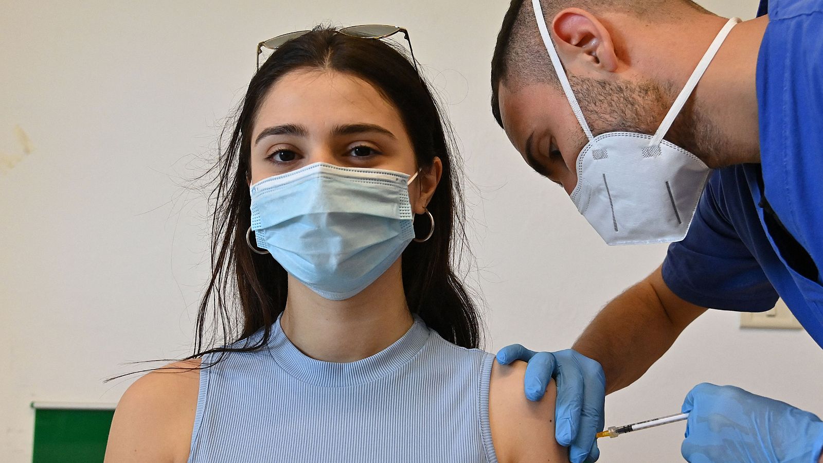 Los menores de 60 años vacunados con AstraZeneca recibirán Pfizer - Telediario 1 | Ver