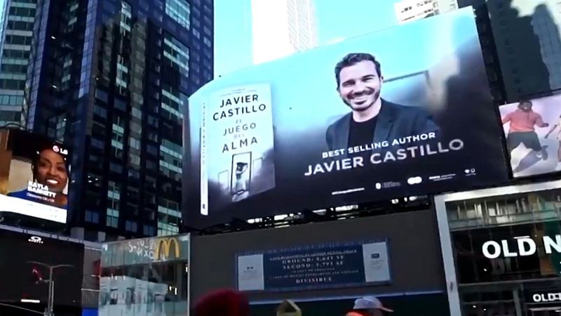 El triunfo de Javier Castillo: de escribir en el cercanías a vender más de un millón de libros