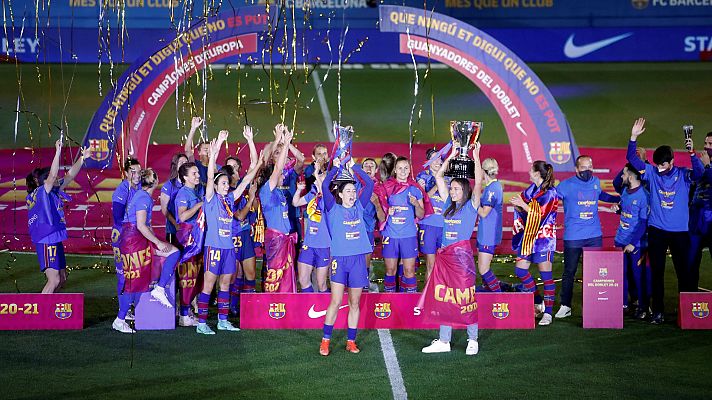 Telediario 1 - El Barça femenino celebra con su afición el doblete de Liga y Champions
