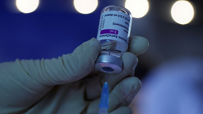 Telediario 1 - Los mayores de 60 años vacunados con AstraZeneca recibirán la misma vacuna, nunca Pfizer