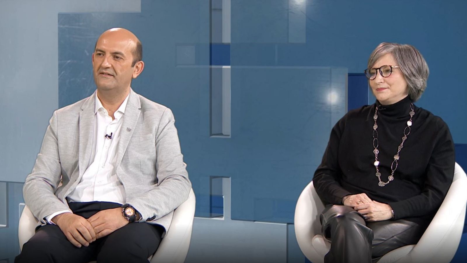 Últimas preguntas - Dios anda entre puntos y comas - ver ahora