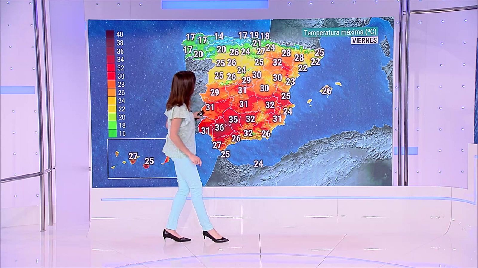 Levante fuerte en el Estrecho. Alisios con rachas fuertes o muy fuertes en Canarias, especialmente en las islas de más relieve - ver ahora