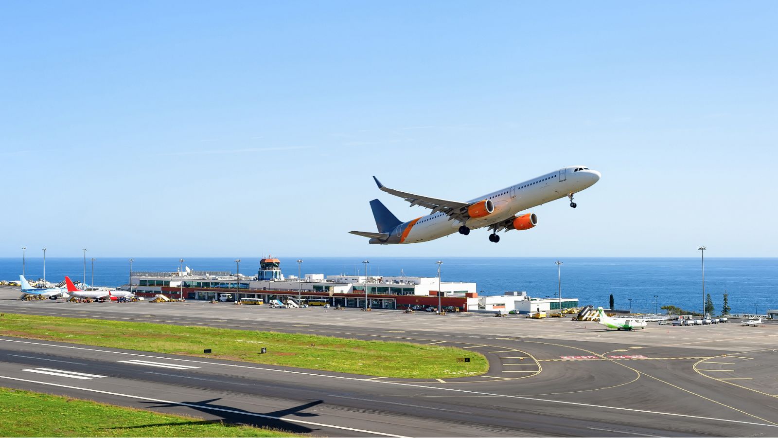 Las aerolíneas ofrecen billetes económicos y pago a plazos para reactivar el turismo