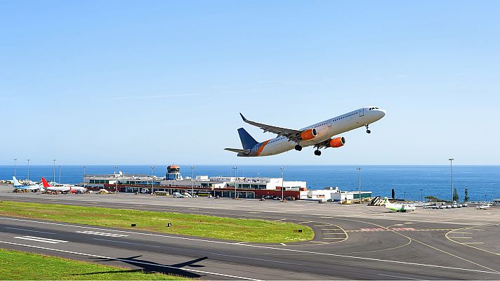 Telediario 1 - Las aerolíneas ofrecen billetes económicos y pago a plazos para reactivar el turismo