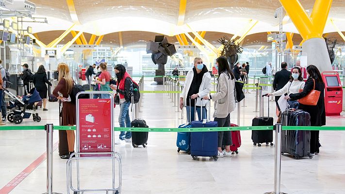 Telediario 1 - España abre sus fronteras a turistas vacunados