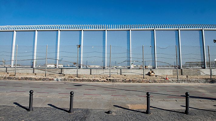 Telediario 1 - Cientos de migrantes tratan de entrar en Melilla y el Ejército se despliega en la frontera