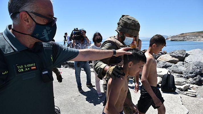 Telediario 1 - Muere un joven marroquí que se precipitó al vacío en el puerto de Ceuta