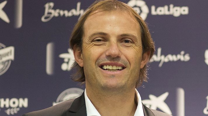 Telediario 1 - Muere Arnau, director deportivo del Oviedo y exportero culé