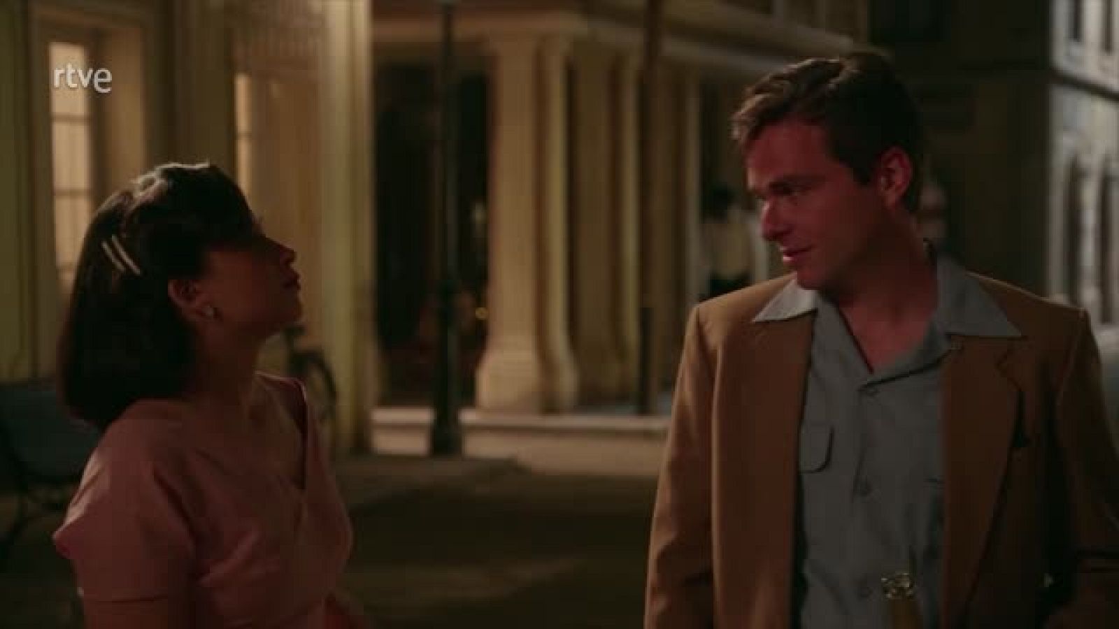 Dos Vidas: Un chico de Río Muni intenta abusar de Carmen - Dos vidas | Ver