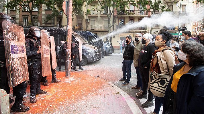 Telediario 1 - Primer choque del nuevo Govern con la CUP tras un desahucio en Barcelona