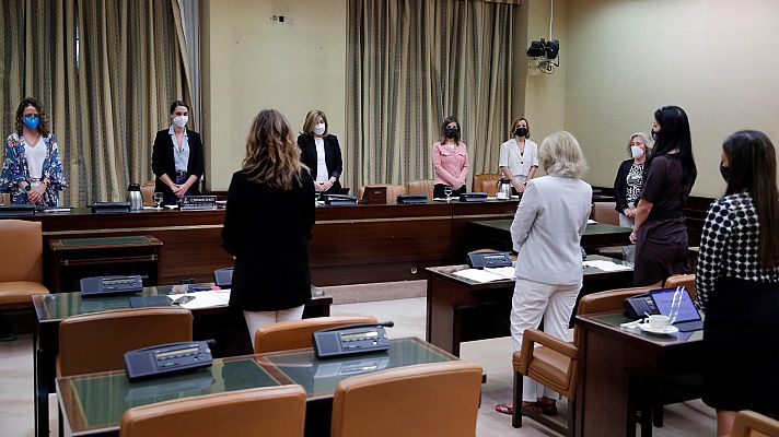 Telediario 1 - Rifirrafe con Vox por el minuto de silencio en honor a las víctimas de violencia machista en la Comisión de Igualdad