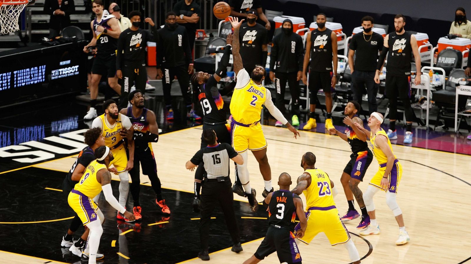 Los Lakers ganan a Suns e igualan su eliminatoria de playoffs | Ver