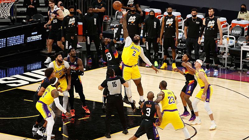 Los Lakers ganan a Suns e igualan su eliminatoria de playoffs | Ver