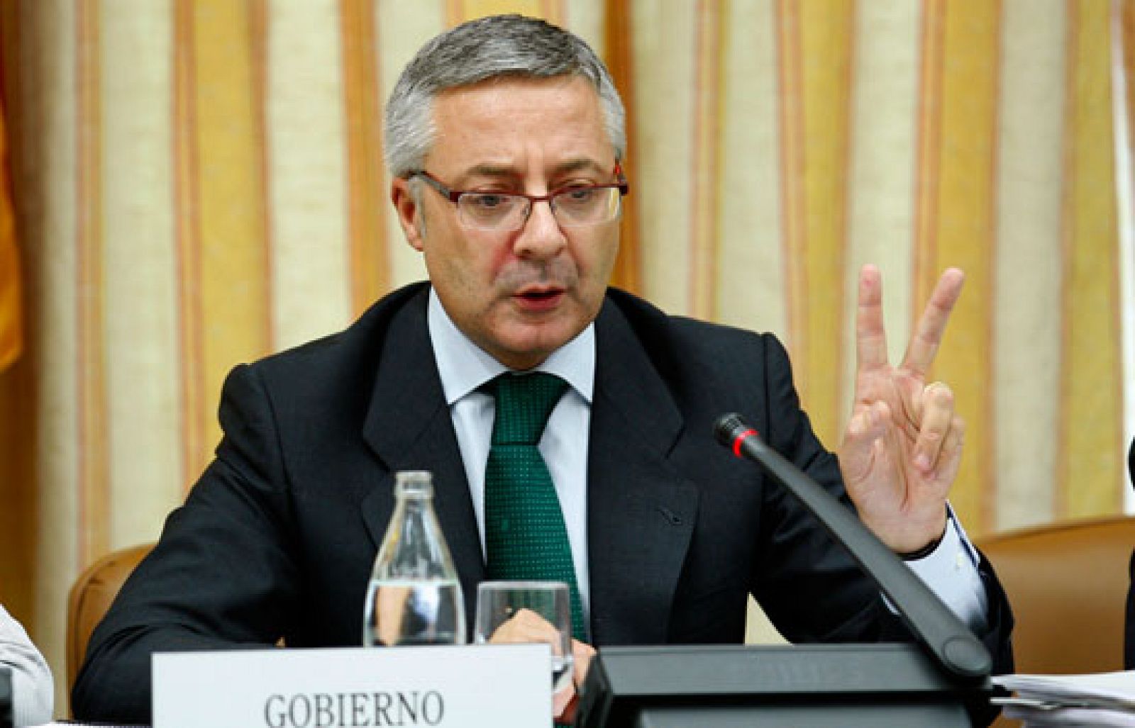 José Blanco explica en el Congreso qué provocó el apagón de la T-4 de Barajas el pasado agosto | Ver