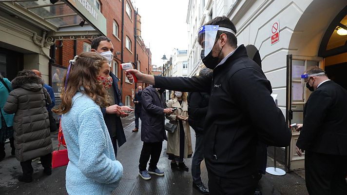 Telediario 1 - El antiguo asesor de Boris Johnson pide perdón por la mala gestion del Gobierno en la pandemia