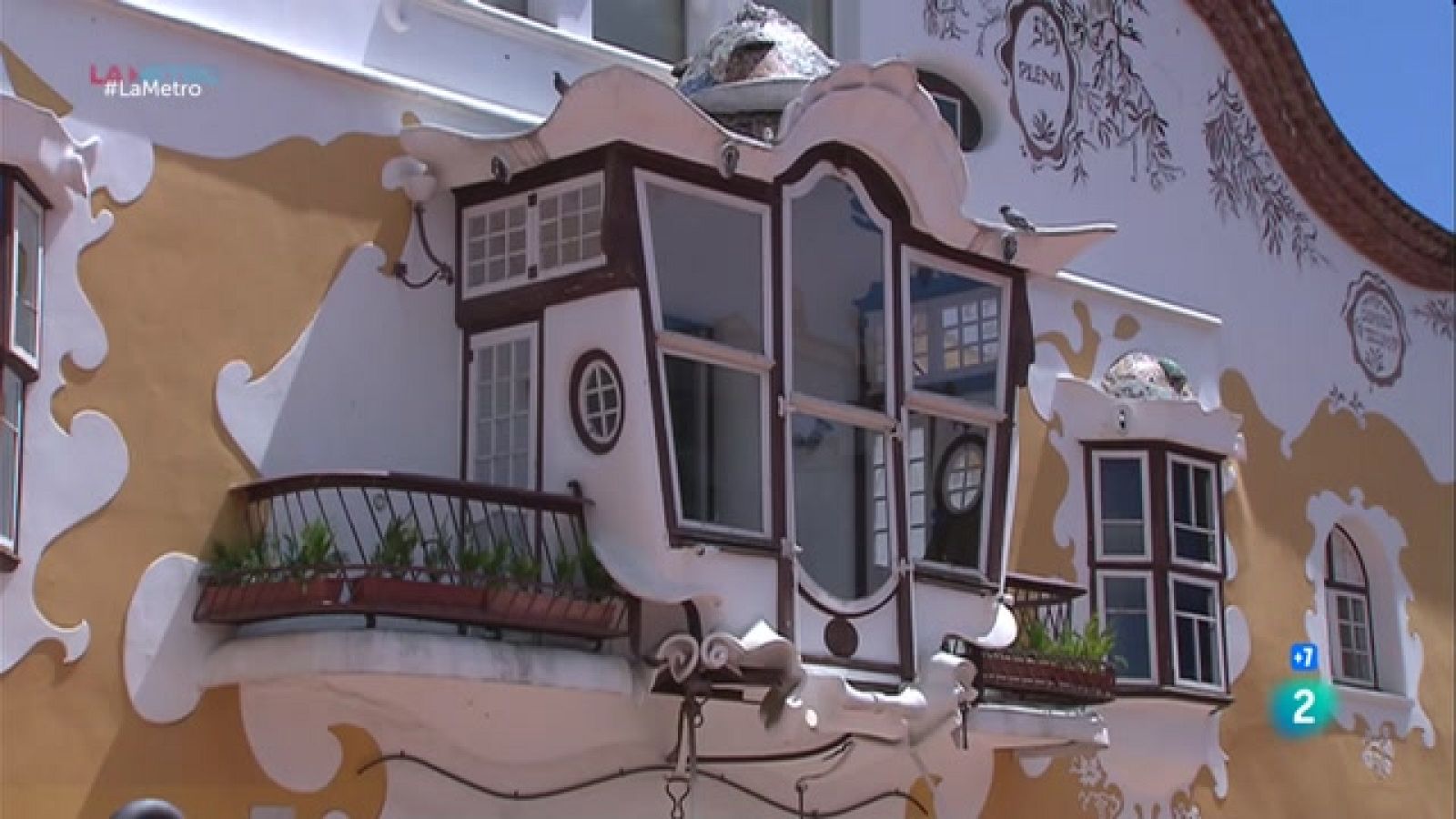 Anem a Can Negre, l'original masia modernista de Sant Joan Despí, transformada per l'arquitecte Josep Ma Jujol, que ara ens ofereix una nova experiència immersiva.