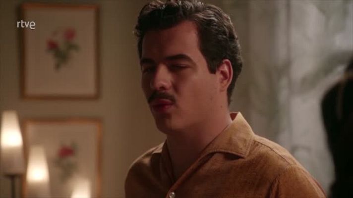 Dos vidas - Dos Vidas: Víctor ha visto las fotos de carmen en la fuente