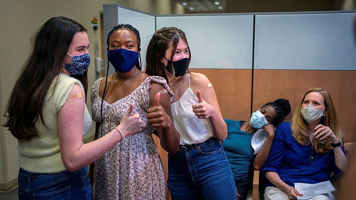 Telediario 1 - Becas y premios a cambio de vacunas, la última iniciativa en EE. UU. para fomentar la inmunización