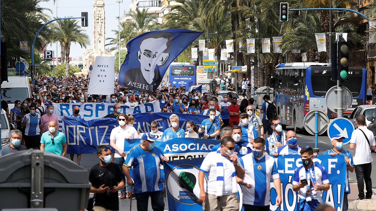 Los aficionados del Hércules se manifiestan en contra del máximo accionista del club