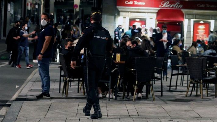 Telediario 1 - Asociaciones vecinales de Madrid critican el aumento de terrazas en aceras y plazas de aparcamiento
