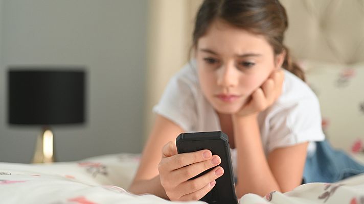 Telediario 1 - El Supremo tipifica como agresión sexual la obtención de vídeos de una menor bajo intimidación en redes sociales