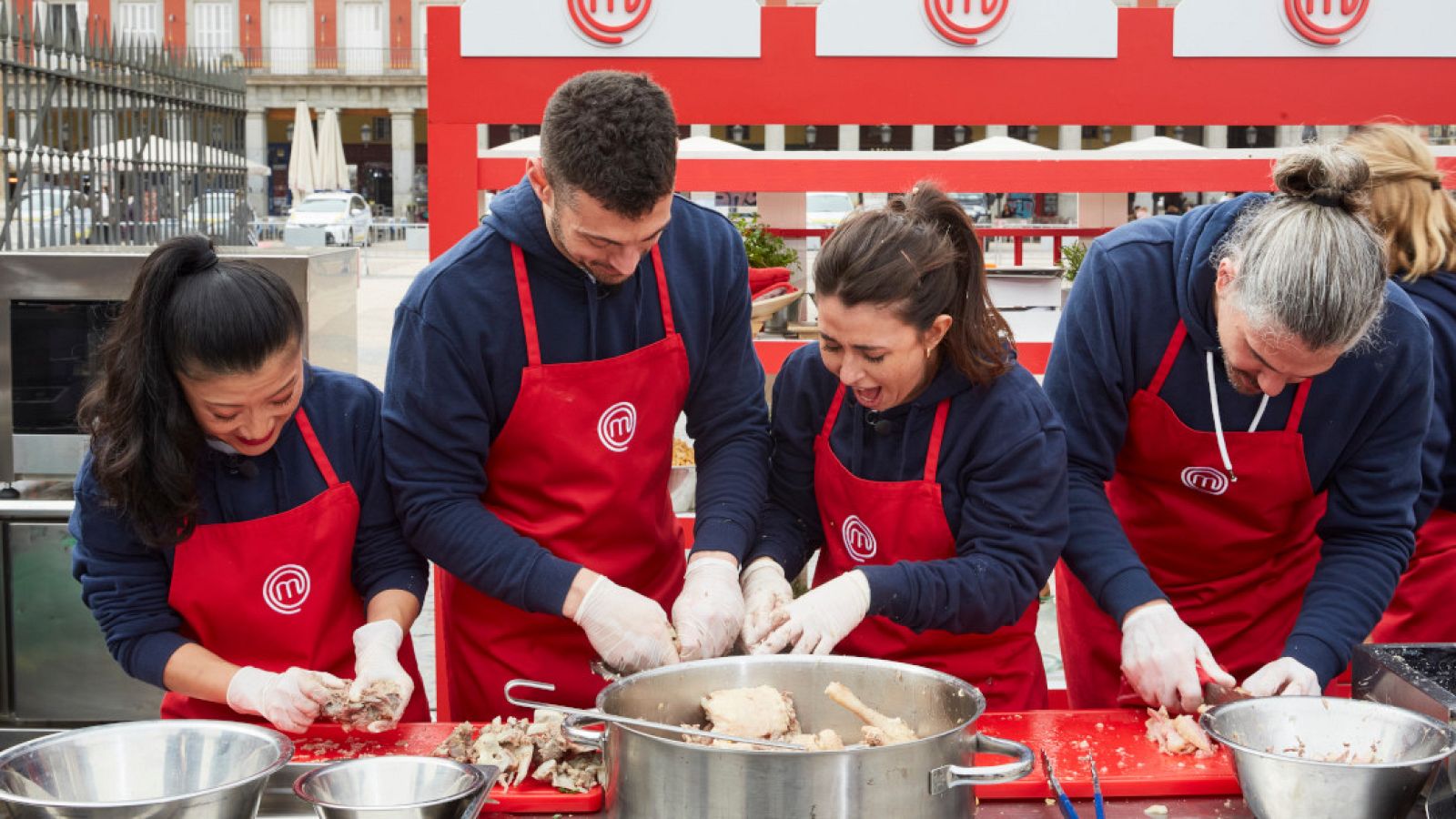 Ofelia: ¿Tú te quieres casar por la iglesia? | Ver